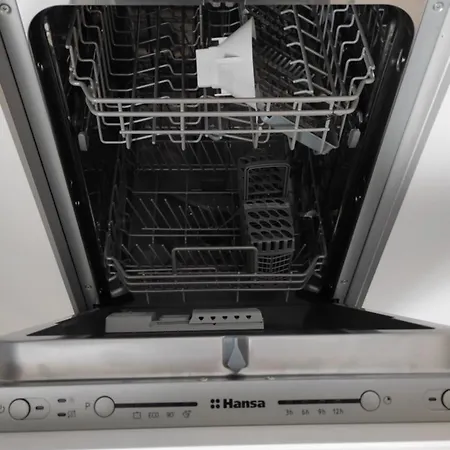 New J&r Near Girstutis, Free Private Parking & Self Check-in