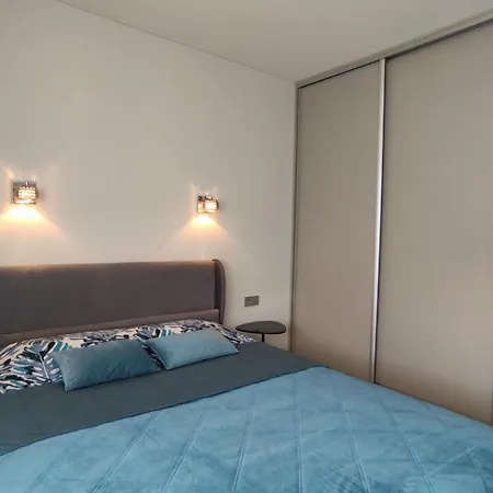 New J&r Near Girstutis, Free Private Parking, Self Check-in Apartment