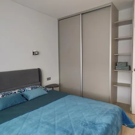 New J&r Near Girstutis, Free Private Parking & Self Check-in Apartment