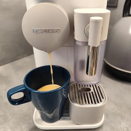 New J&r Near Girstutis, Free Private Parking & Self Check-in *