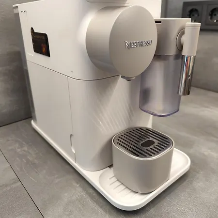 New J&r Near Girstutis, Free Private Parking & Self Check-in * 考纳斯