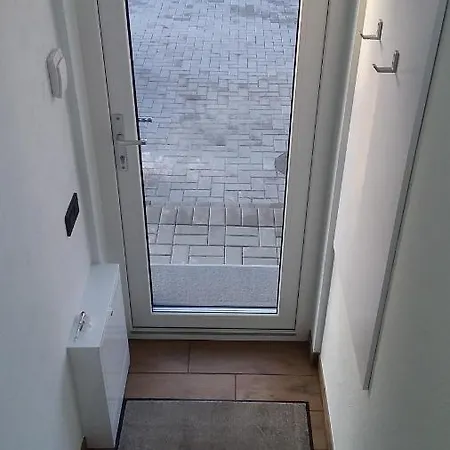 New J&r Near Girstutis, Free Private Parking & Self Check-in Apartment *