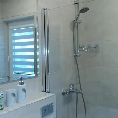 Apartment New J&r Near Girstutis, Free Private Parking & Self Check-in *