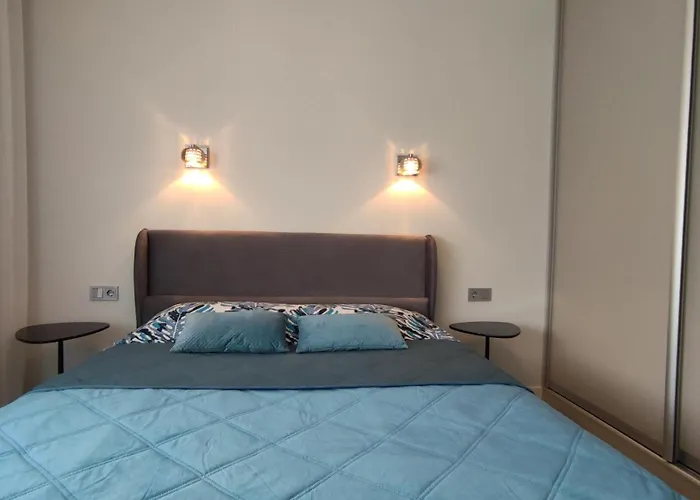 New J&r Near Girstutis, Free Private Parking & Self Check-in 考纳斯