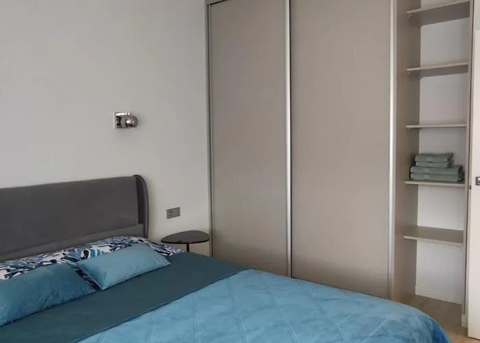 New J&r Near Girstutis, Free Private Parking & Self Check-in Apartamento