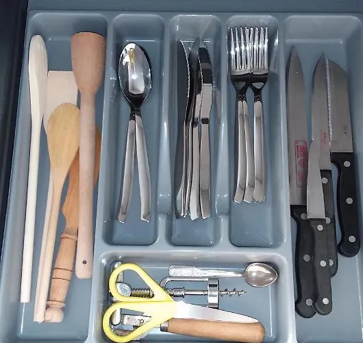 New J&r Near Girstutis, Free Private Parking & Self Check-in 考纳斯